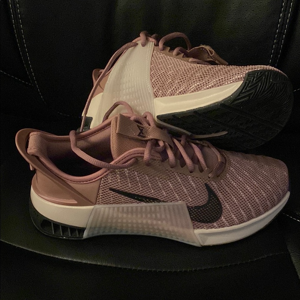 Nike Pink Athletic Shoes Sleek Design